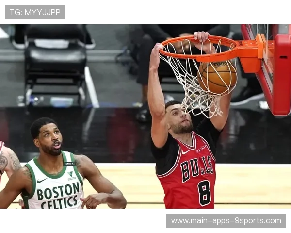 公牛怀特冲击篮筐,连续造犯规